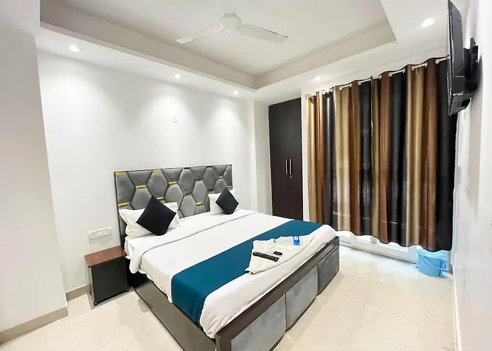 Hotel 24 Seven - Malviya Nagar