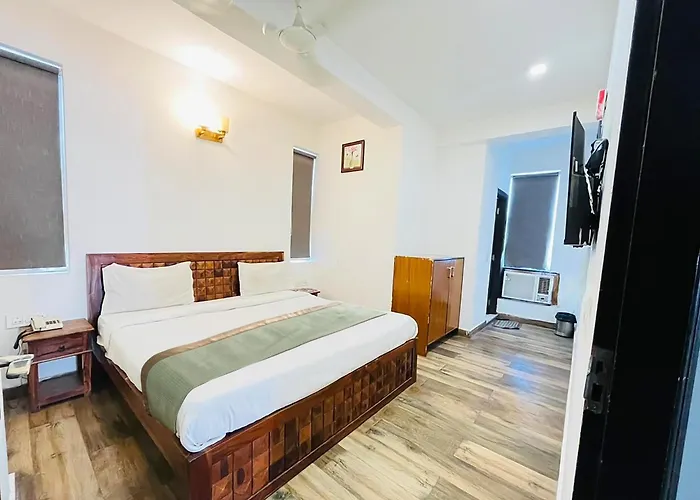 Hotel Aura-Malviya Nagar