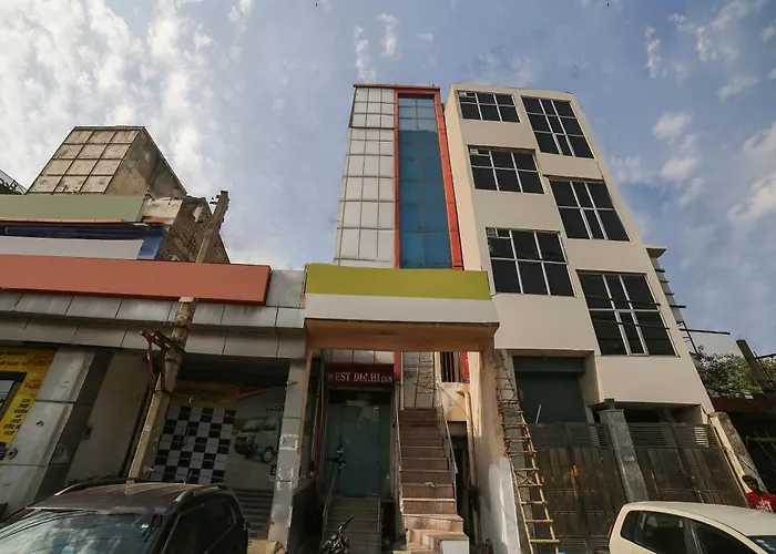 Oyo Hotel West Delhi Inn Near Tdi Mall