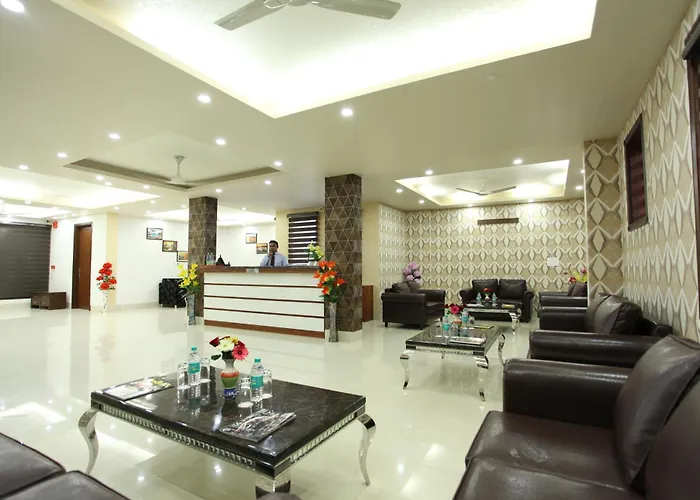 Hotel Hc Grand Near Indraprastha Apollo Hospital
