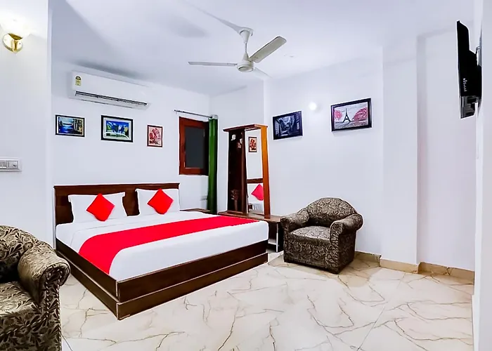 T 49- Hauz Khas Village