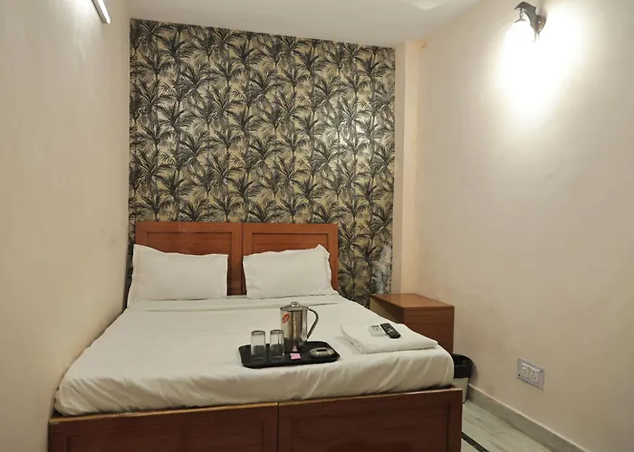 Hotel Aura Inn- Malviya Nagar