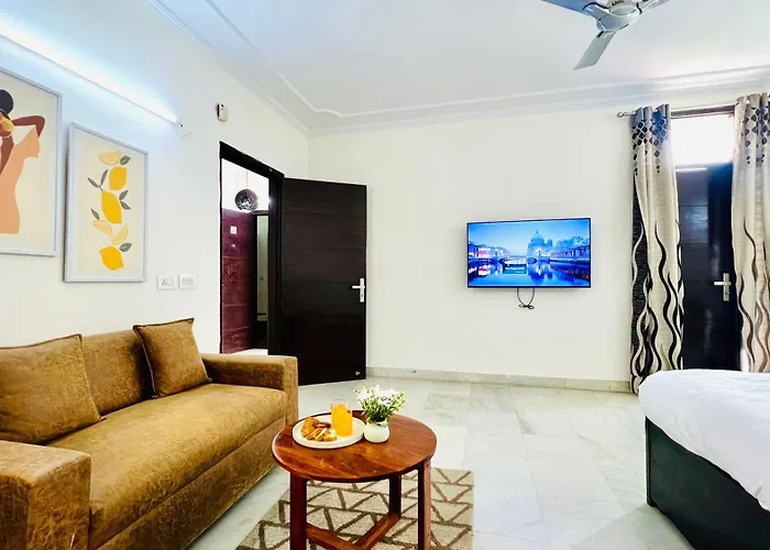 Bluo Studio - Defence Colony - Bathtub, Kitchen