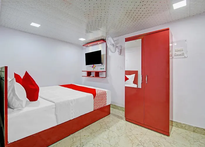 Hotel O Happiness Inn Near Tdi Mall