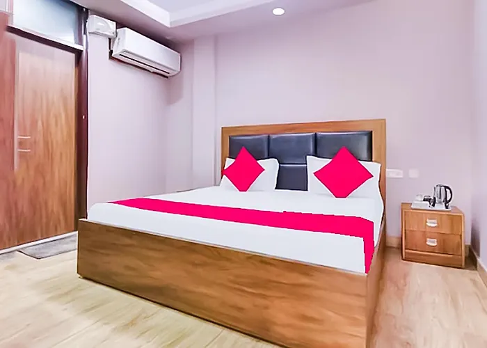Comfort Inn 2Mint Walk Hazrat Nizamuddin Railway Station