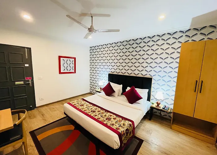 Qotel Hotel Chhatarpur - Oppsite Tivoli Garden