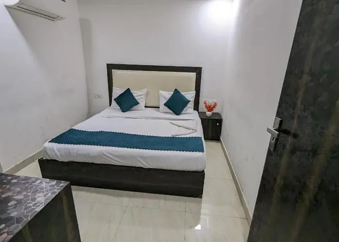 Anand Mukesh Residency