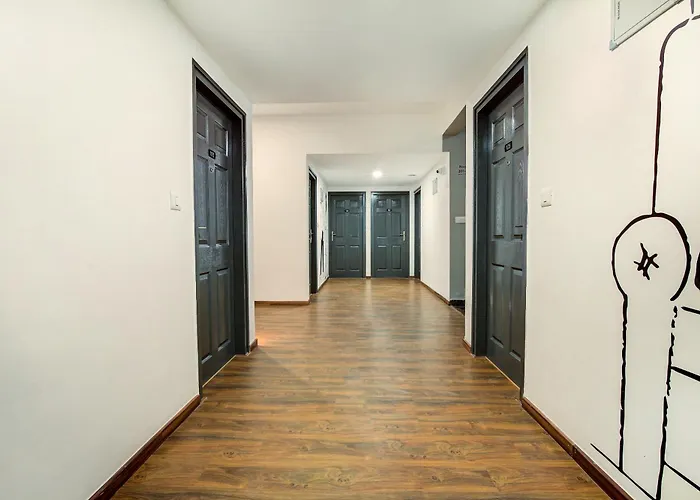 Townhouse Cr Park Near Lotus Temple
