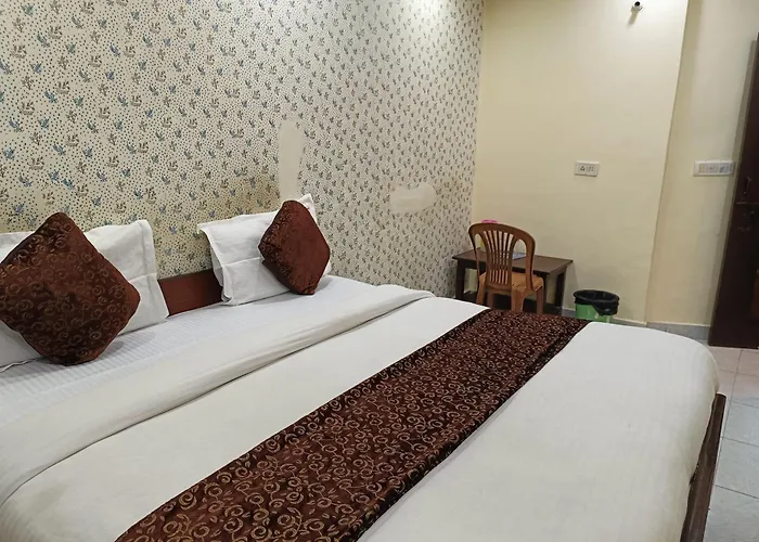Hotel Shree Sai Dham Near New Delhi Railway Station, Paharganj
