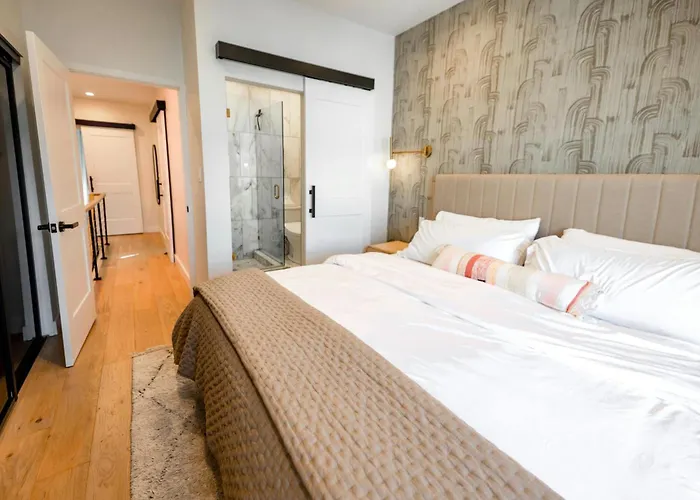Apollyon Homestay