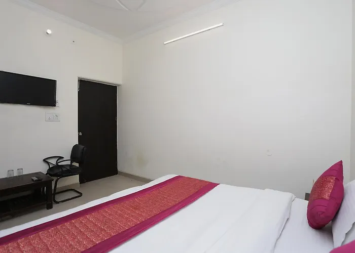 Hotel O City Lite Near Delhi Airport