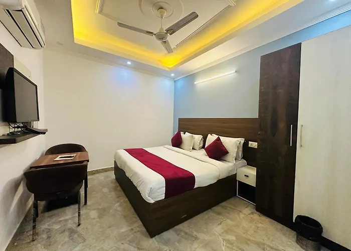 Hotel S R Palace Near Delhi International Airport