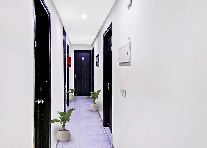 Hotel O Star Light Inn Near Lotus Temple