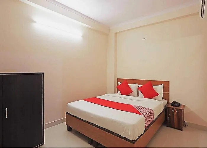 Collection O 48359 Lal Residency