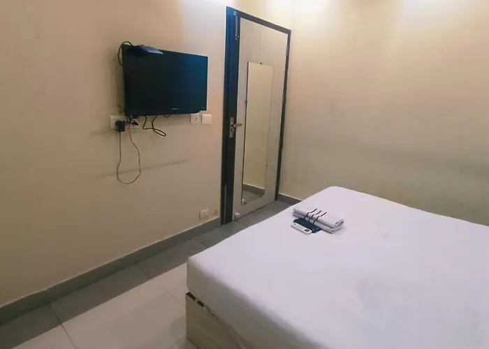 Hotel Luxury Inn Adarsh Nagar Metro Pillar No 100