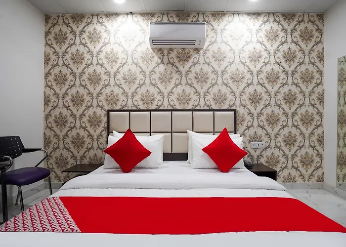 Hotel O Mannat Near Pacific Mall Tagore Garden