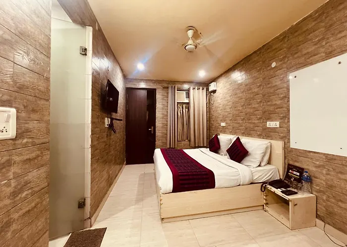 Hotel Red Chilly Near Model Town Delhi Metro Station