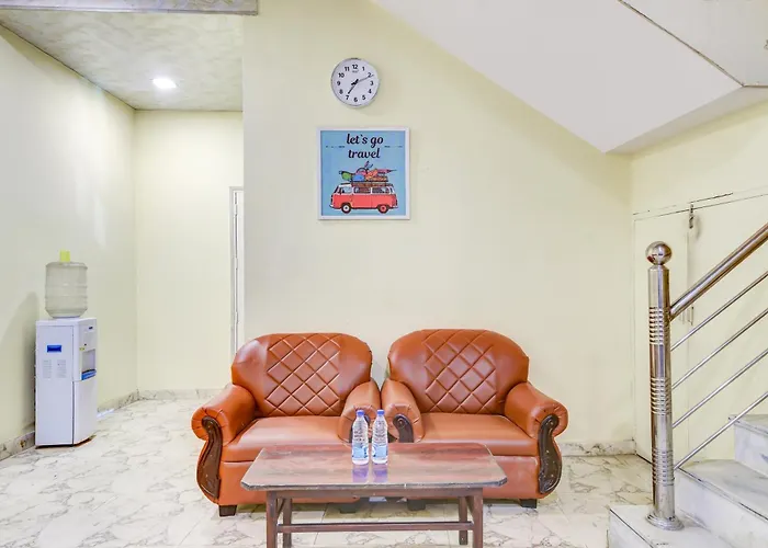 Hotel O 74192 Vishwakarma Palace