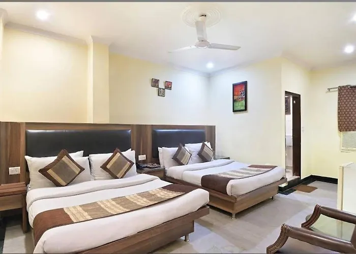Hotel Perfect Spot- Main Bazar - Walking Metro Station