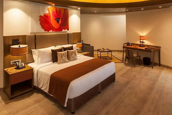 Hotel Plaza Stay Near Igi