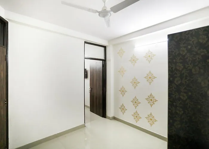 Hotel O Park Inn Near New Ashok Nagar Metro Station