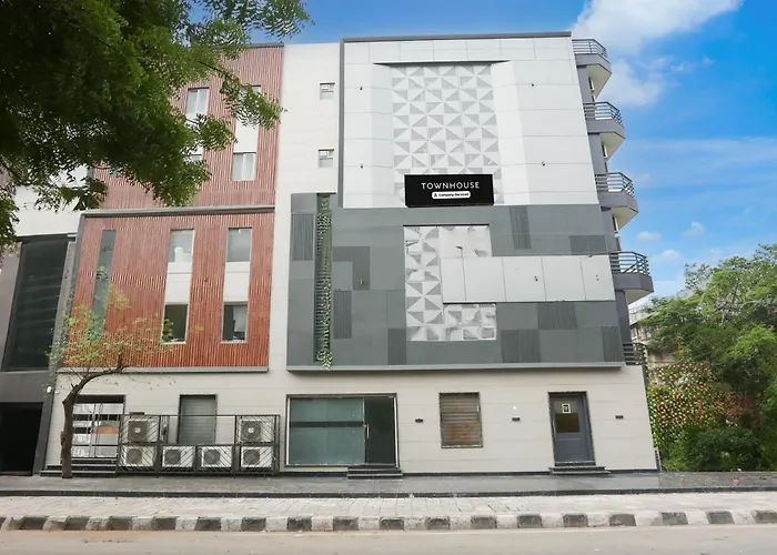 Townhouse Rohini Sector 18 Formerly Relic Stay