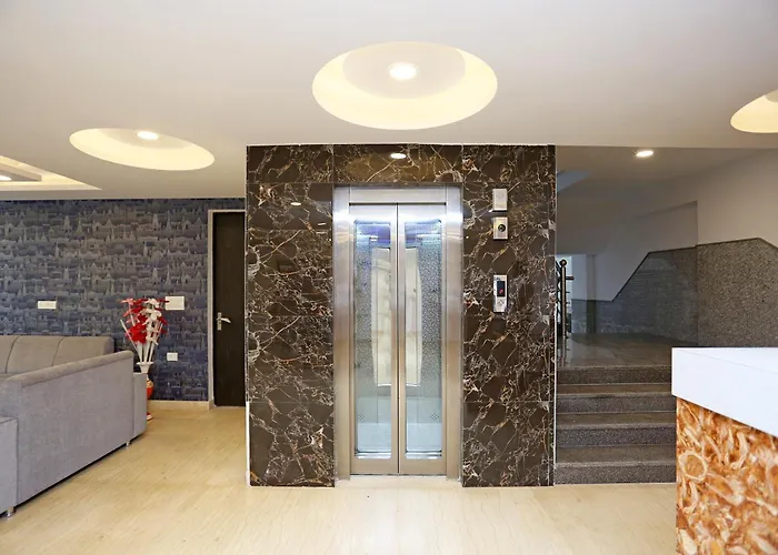 Hotel O M Suites