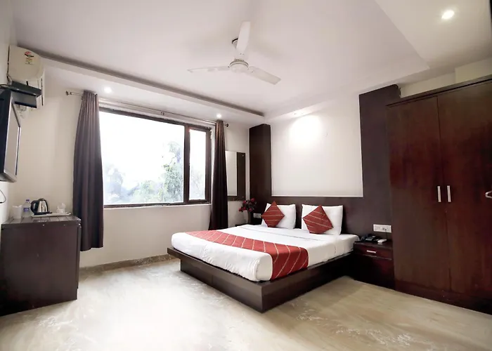 Hotel The Paradise In - Near Karol Bagh Metro Station