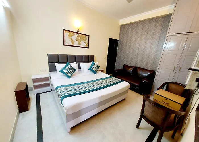 Hotel Khusbu Residency, Green Park Market, Couple Friendly