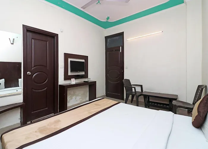 Hotel O Aura Palace Deluxe
