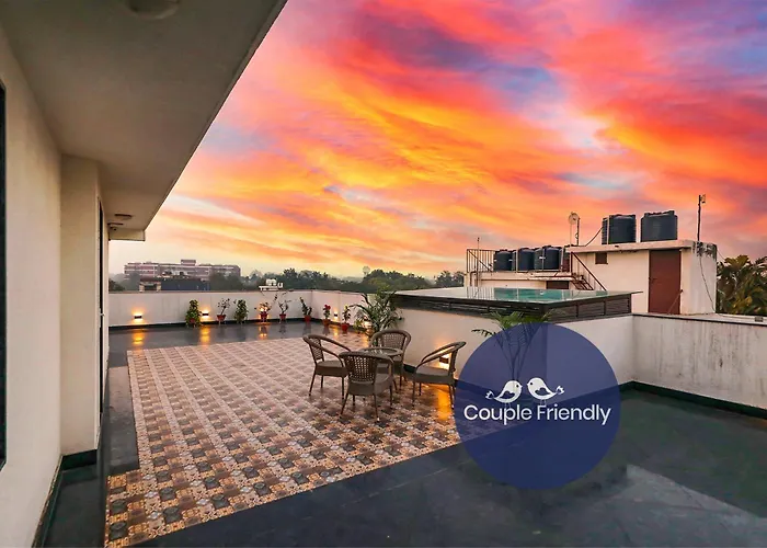 Fabhotel La Paz Stay B&B