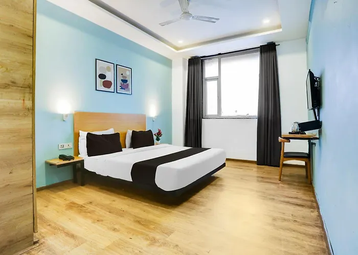 Super Townhouse Rohini Sector 23