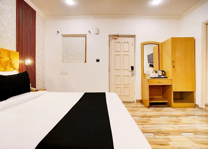 Townhouse Jageer Palace Near Mayapuri Chowk