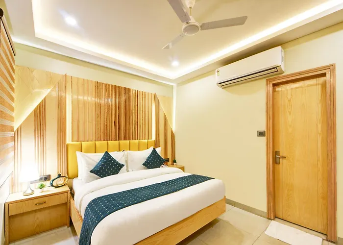 New Frontier - 2 Mins From Old Delhi Railway Station & Chandni Chowk