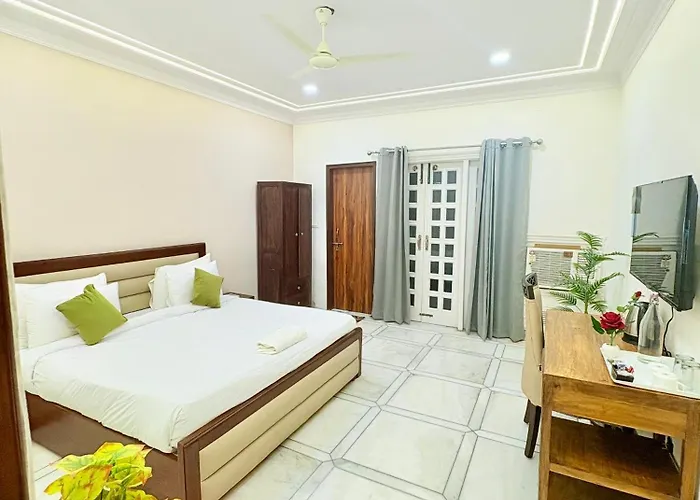 Gulmohar Residency, Hauz Khas New Delhi, Couple Friendly