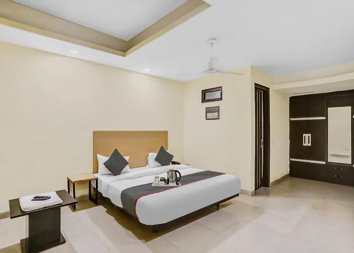 Super Townhouse Patparganj Near Max Super Speciality Hospital