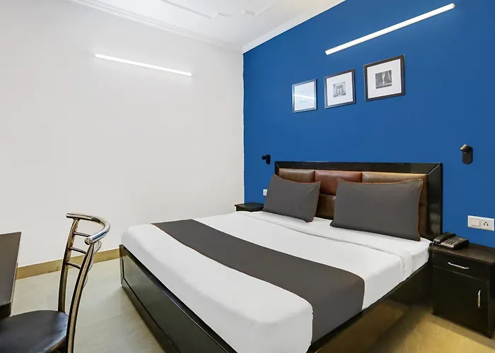 Collection O Agniv Residency Near Saket Metro