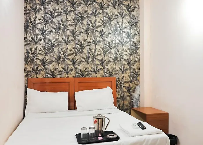 Deluxe Rooms In Malviya Nagar