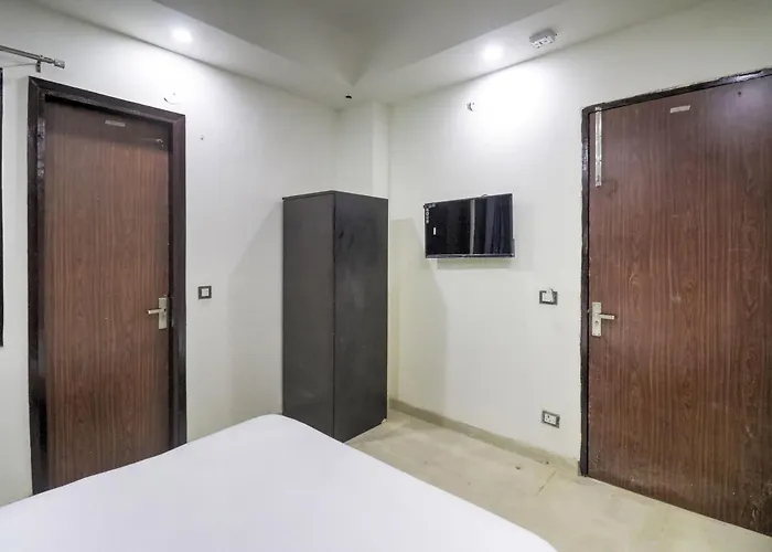 Collection O Mahavir Enclave Near Dashrath Puri Metro Station