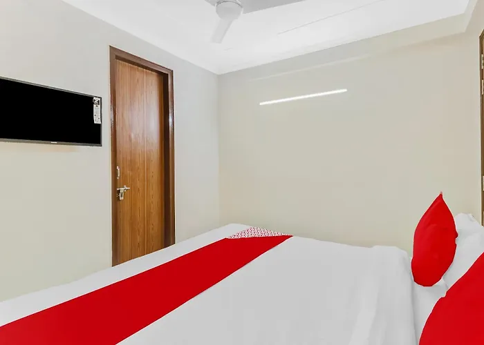 Hotel O South Plaza Near Qutab Minar Metro Station