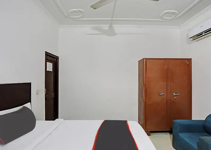 Collection O Mayank Guest House Near Iskcon Temple Noida