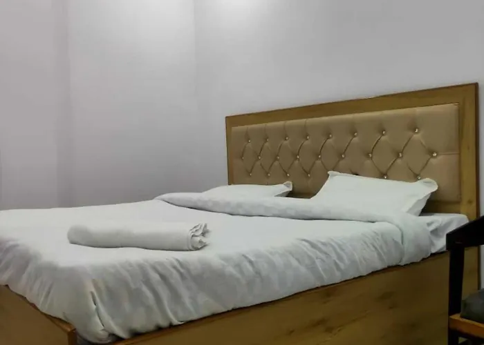 Hotel Cozy - Near Us Embassy