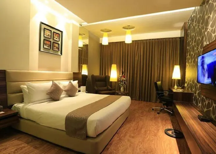 Hotel The Royal En Casa Near Delhi Airport