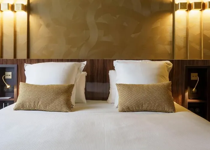Grand Villa Hotel Near Igi Airport