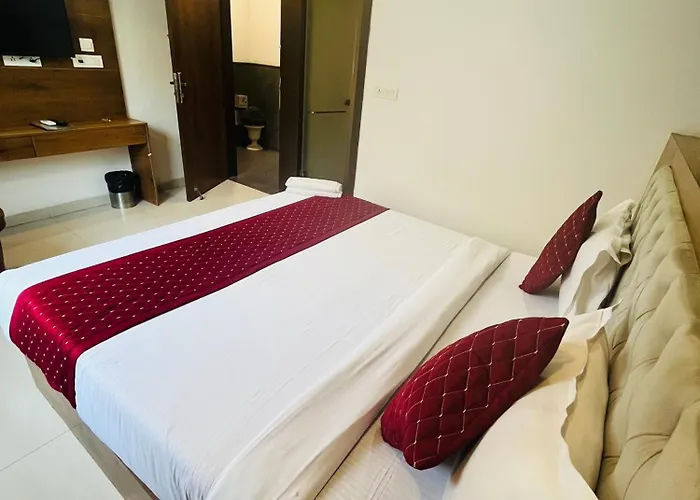 Hotel G-Lory Suite Near By Igi Airport