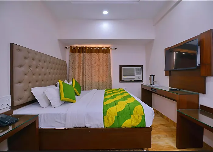 Hotel Kabeer\' Front Of New Delhi Railway Station & 5 Minute From Connaught Place