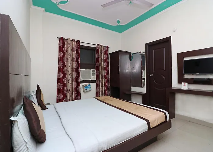 Hotel O Aura Palace Deluxe