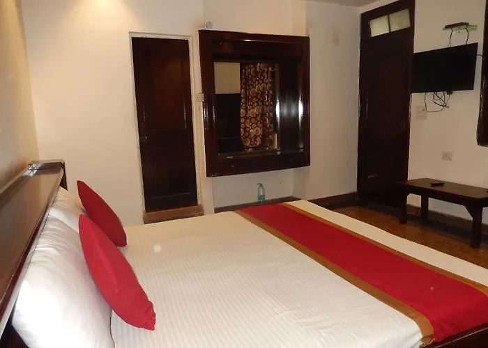 White House Tourist Lodge