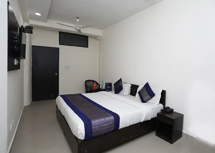 Oyo 11605 Hotel Aravali Inn