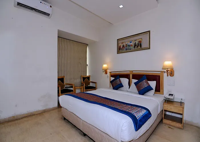 Oyo 5270 Sam Hotel